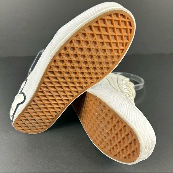 ❤️ Vans x Disney Cream Sneakers with Black Design Size 6.5 - Picture 7 of 9